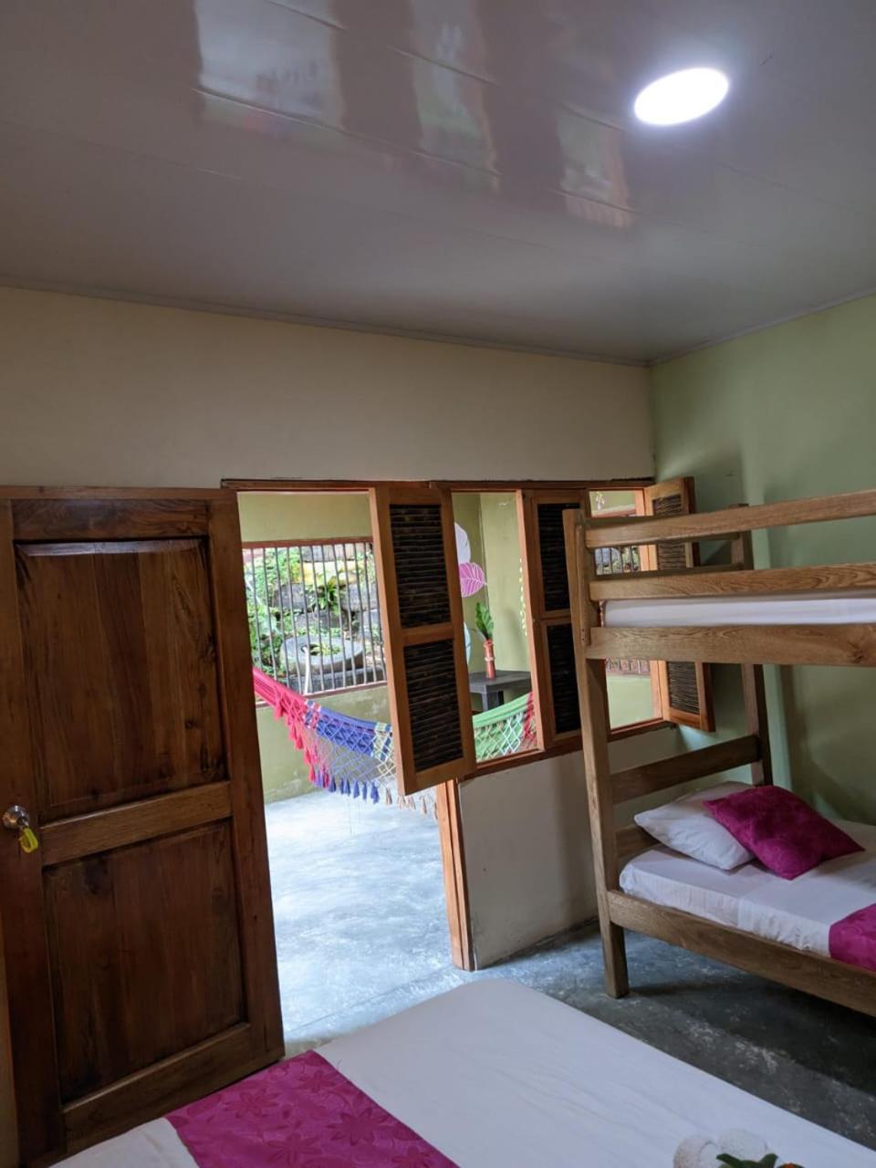 Sierra Kay Hostel Guachaca Buitenkant foto